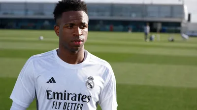 Vinícius Júnior regresa al Real Madrid CF y afronta una semana clave para su renovación