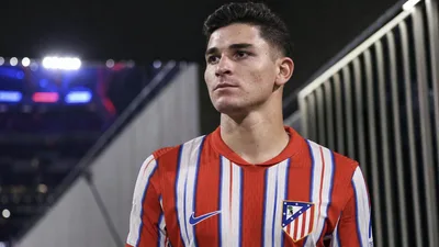 El Atlético de Madrid blinda a Julián Álvarez ante el asedio del Barcelona