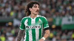 El Betis prevé abordar con Bellerín su continuidad antes de enero