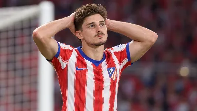 Julián Álvarez sigue sin marcar tras estrellar una volea en el poste