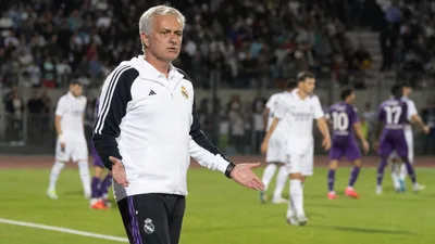 Mourinho critica la falta de jerarquía defensiva tras empatar 2-2 con la Fiorentina