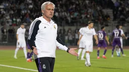 Mourinho critica la falta de jerarquía defensiva tras empatar 2-2 con la Fiorentina