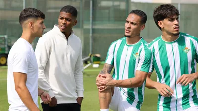 El Betis explora refuerzos y gestiona las bajas por lesión en pretemporada