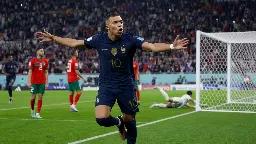 Mbappé marca y falla un penalti en la clasificación de Francia a semifinales del Mundial