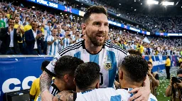 Messi disputa su tercera final de Mundial, un hito alcanzado antes solo por Cafú