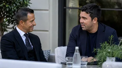 Deco y Jorge Mendes se reúnen en Barcelona para analizar posibles movimientos en la plantilla del Barça