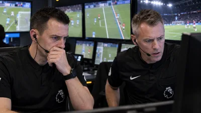 El VAR aparta a Donohue y Antrobus tras el error en el gol de Haaland