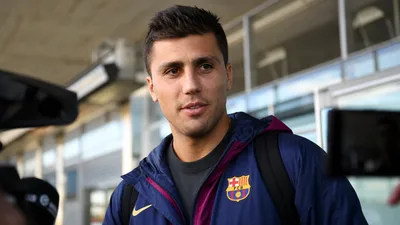 Rodri, en Barcelona para ultimar su traspaso y reactivar la columna de la España campeona