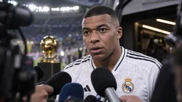Críticas y sorpresa en Francia por la campaña de Mbappé para el Balón de Oro
