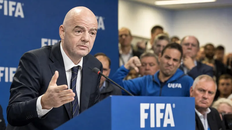 Propuesta de FIFA para crear filial que comercialice Mundial genera críticas de UEFA y aficionados