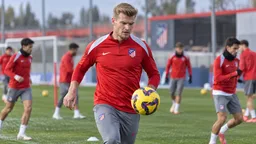 Sørloth vuelve al grupo del Atlético tras casi dos meses de baja