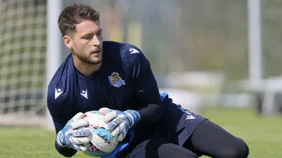 Remiro se integra con normalidad en la pretemporada mientras su futuro sigue en el aire