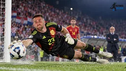 Unai Simón sostiene a España ante Croacia y recibe el respaldo de De la Fuente