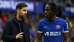 El Como de Fàbregas negocia con el Chelsea por Trevoh Chalobah