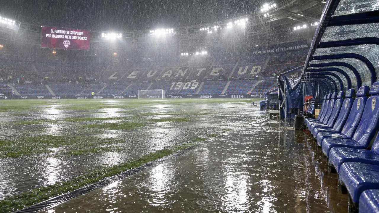 La lluvia suspende el Levante-Athletic y dificulta la salida del Ciutat de València