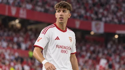 Miguel Sierra irrumpe en el Sevilla y pone el foco en su cláusula