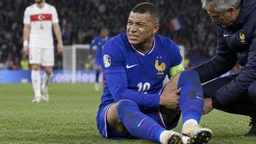 Mbappé vuelve al Real Madrid tras lesionarse con Francia ante Turquía