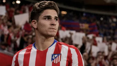 Julián Álvarez, entre el Atlético y el Barça: un pulso sin resolución a días del cierre