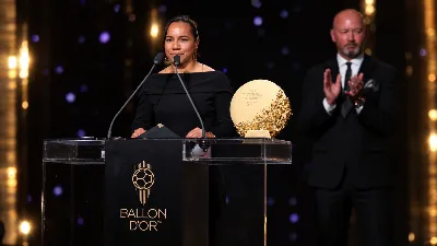 Charlyn Corral recibe el Trofeo Gerd Müller femenino