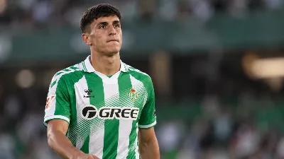Facundo Bernal recibe cuatro partidos de sanción y el Betis recurrirá