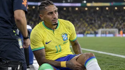 Raphinha se retira con molestias ante Australia y enciende las alarmas en el Barça