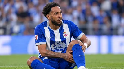 Aubameyang, operado de una lesión de menisco, obliga al Deportivo a buscar alternativas