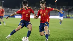España Sub-19 en el Europeo: Espart y Salinas, dos laterales con proyección en el Barça