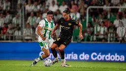 El Córdoba golpea al Girona, firma su primera victoria y convierte El Arcángel en una fortaleza