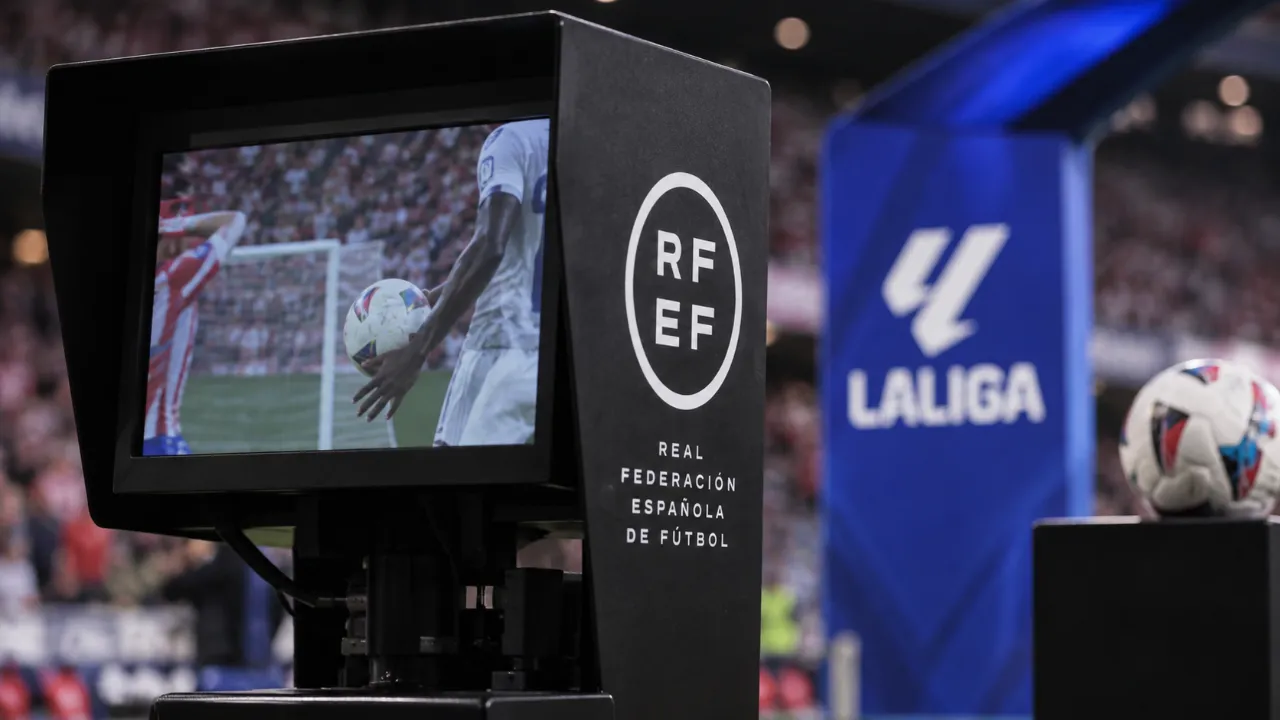 El CTA respalda al Atlético en la mano de Job Ochieng y reabre el debate arbitral