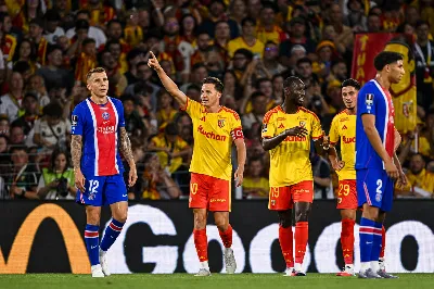 El Lens tumba al PSG con diez y conquista una histórica Supercopa de Francia