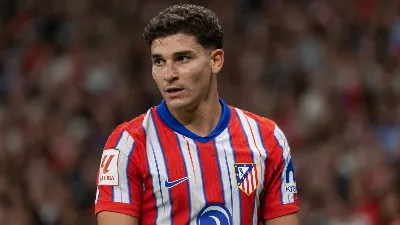 Julián Álvarez lleva el pulso al límite: tercer día sin entrenar y el Barça sigue bloqueado