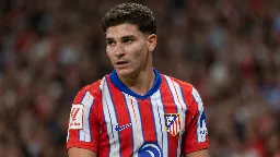 Julián Álvarez lleva el pulso al límite: tercer día sin entrenar y el Barça sigue bloqueado