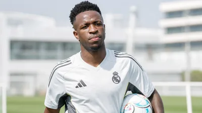 El regreso de Vinicius al Real Madrid, condicionado por la incertidumbre de su renovación