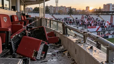 Vandalizan el palco de Vallecas antes del regreso del Rayo y protestan contra Presa