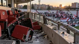 Vandalizan el palco de Vallecas antes del regreso del Rayo y protestan contra Presa