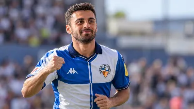 Baena se adapta al Sabadell y firma un doblete decisivo en Ceuta