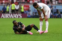 Koné sufre fractura de tibia en el Mundial y deja a Canadá sin uno de sus pilares