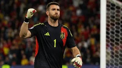 Unai Simón descarta ser entrenador y se acerca al récord de Casillas con España