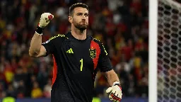 Unai Simón descarta ser entrenador y se acerca al récord de Casillas con España
