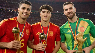 Rodri, Cubarsí y Unai Simón, premiados en un Mundial dominado por España