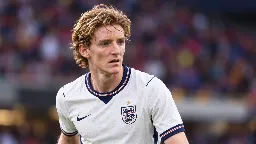 Gordon brilla con Inglaterra y aún espera su primer gol con el Barça