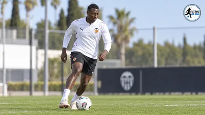 Umar Sadiq da un paso hacia su regreso con el Valencia