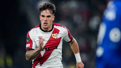 Rayo Vallecano y Chelsea chocan por el traspaso de Pep Chavarría: cláusula de rescisión y posible denuncia a la FIFA