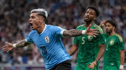 Araújo salva un punto a Uruguay ante Arabia Saudí en el debut mundialista