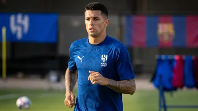 Joao Cancelo se entrena con el Al Hilal a la espera de su fichaje por el Barça