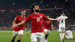 Egipto logra su primera victoria en un Mundial con Salah como figura