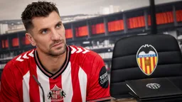 Valencia busca lateral derecho tras la decisión de Meunier y plantea refuerzos en varias líneas