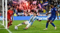 Lisandro Martínez salva a Argentina en la prórroga ante Cabo Verde en el Mundial
