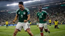 Quiñones y Jiménez llevan a México a octavos con victoria ajustada ante Ecuador en el Azteca