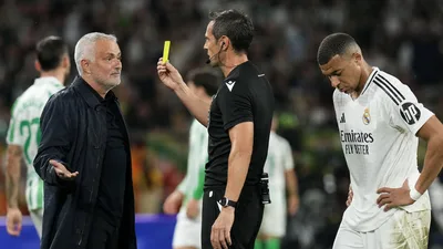 El Betis-Real Madrid deja polémica arbitral, la primera amarilla de Mourinho y críticas en Real Madrid TV